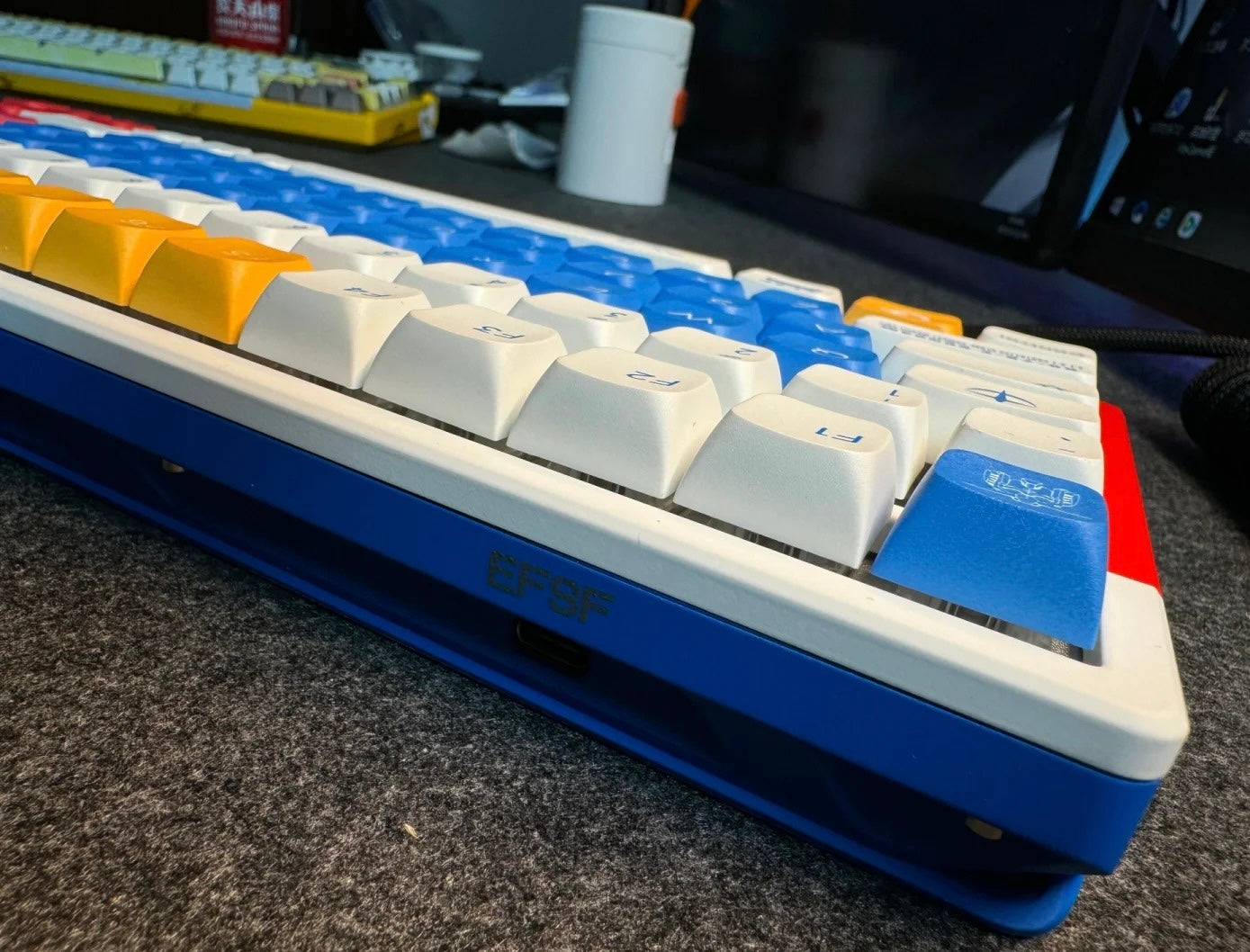 Keyboard theme pattern color modification