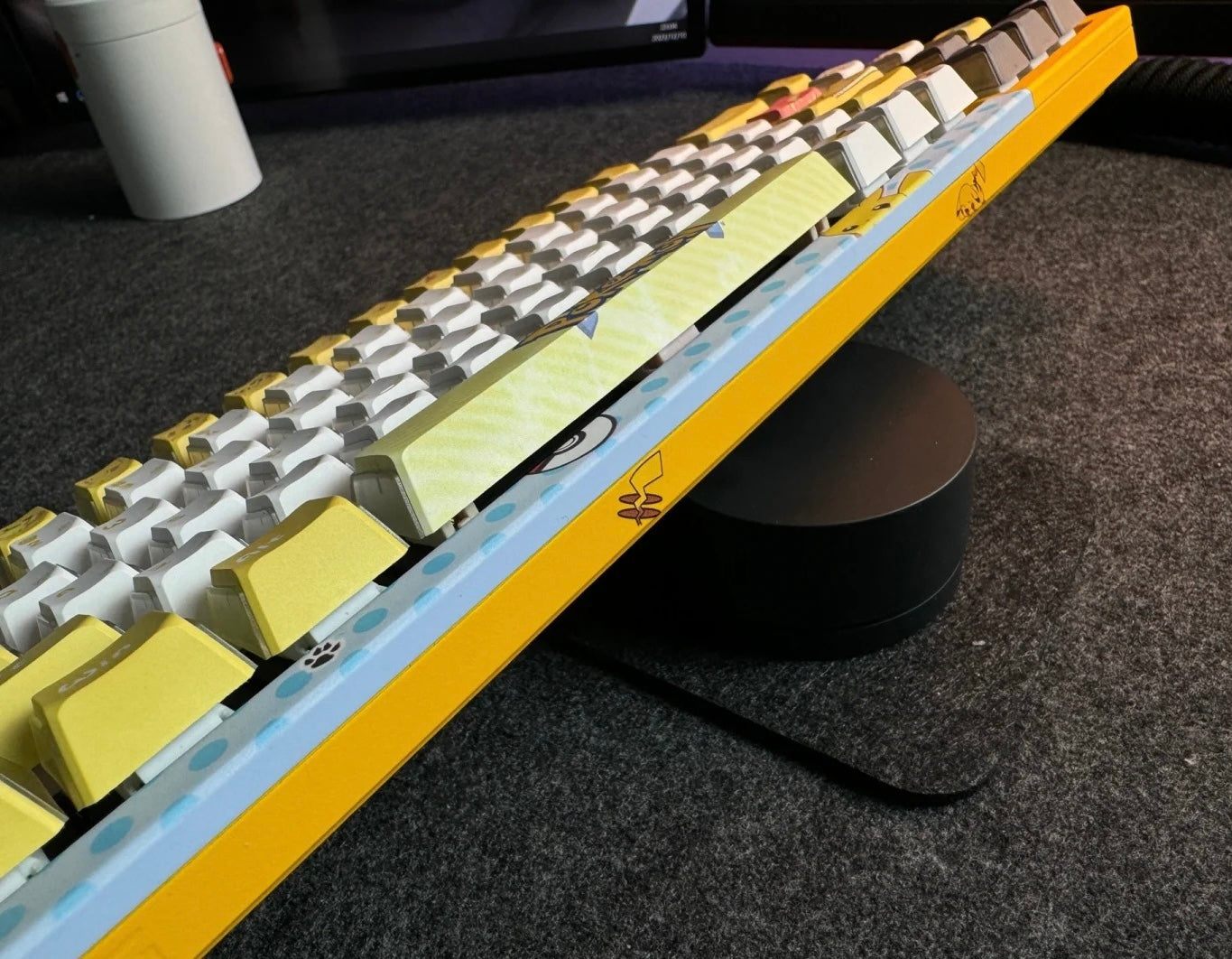 Keyboard theme pattern color modification