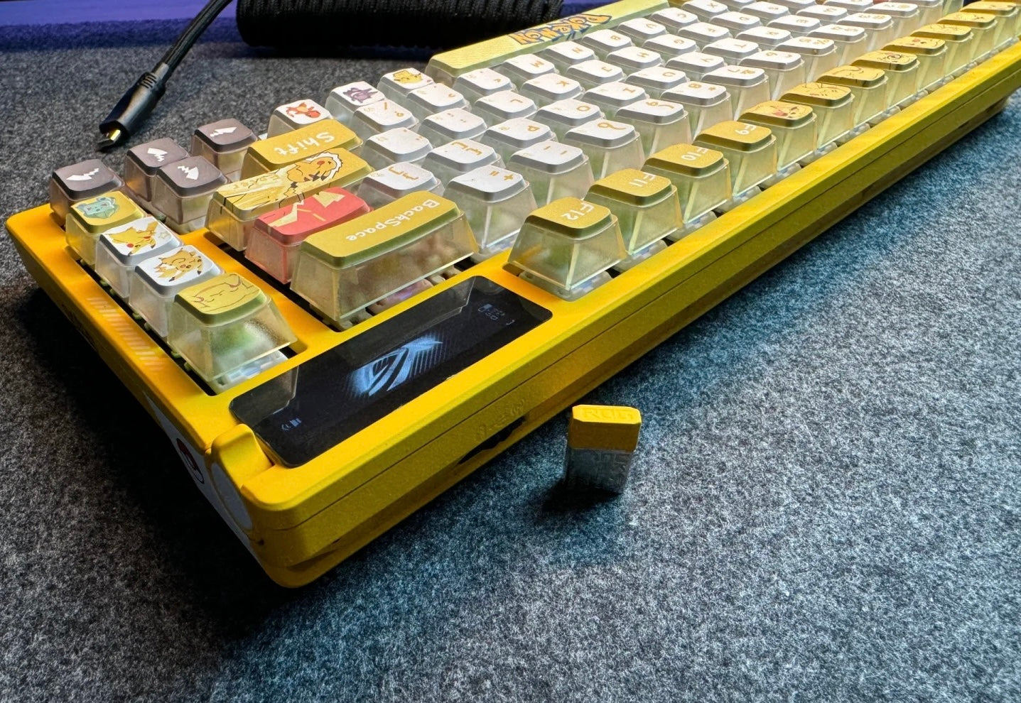 Keyboard theme pattern color modification